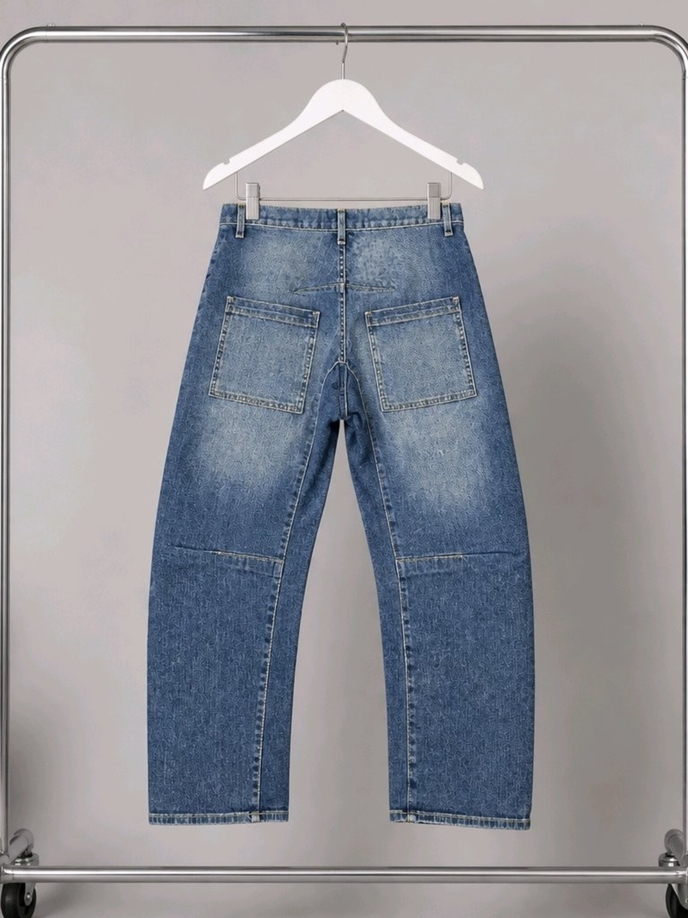 Nili Lotan's relaxed straight-leg or boyfriend-style jeans - Picture 2 of 5